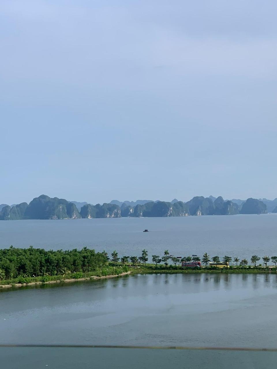 Sunday Premium Apartment Ha Long Exterior foto